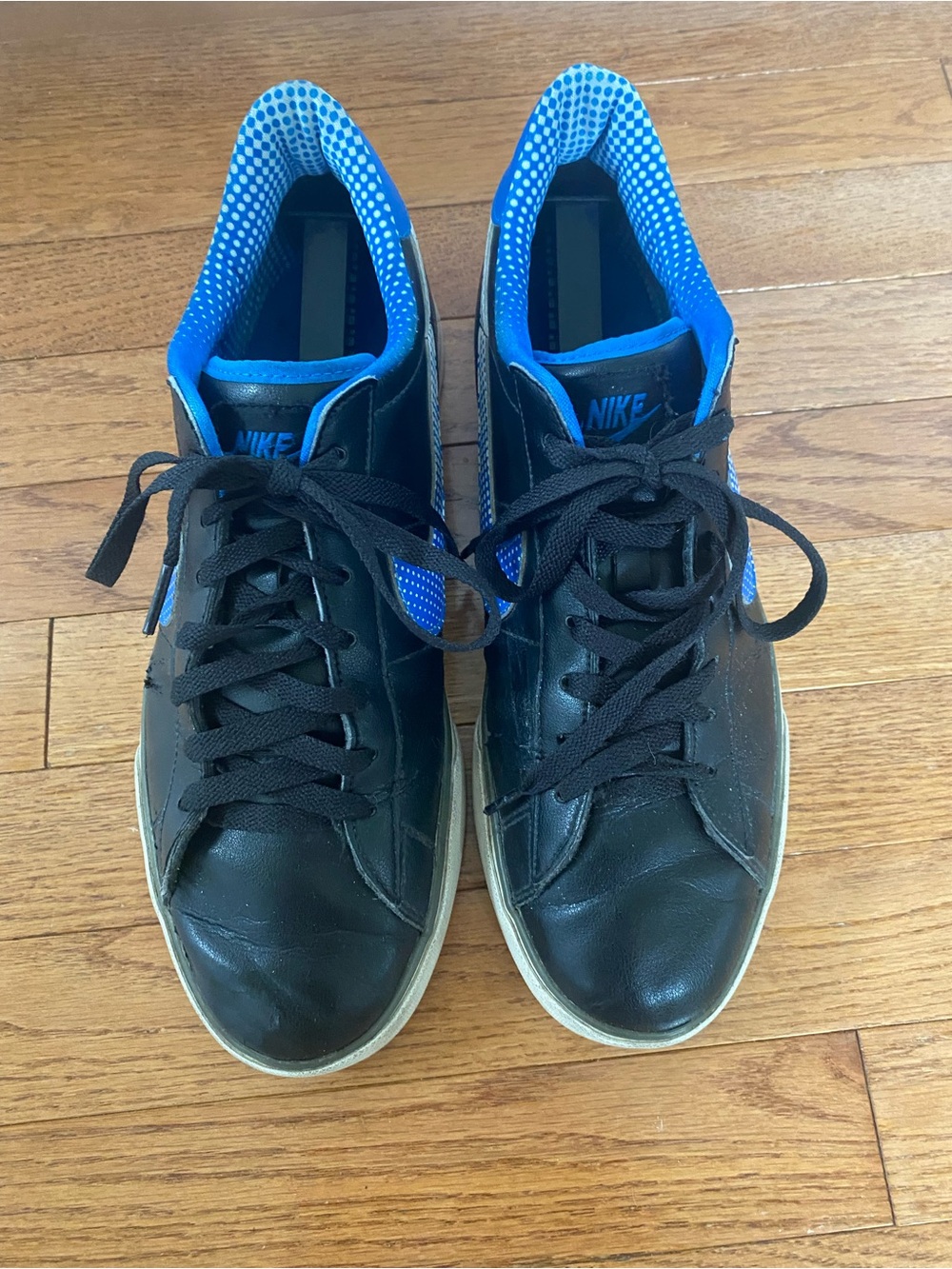 Nike 2011 Men's Black & Blue Low-Top Leather Sneakers